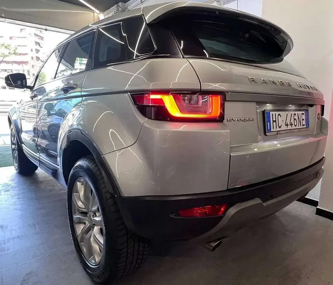 Usata Land Rover Range Rover evoque 150 CV (110 kW) 2018 Argento SUV