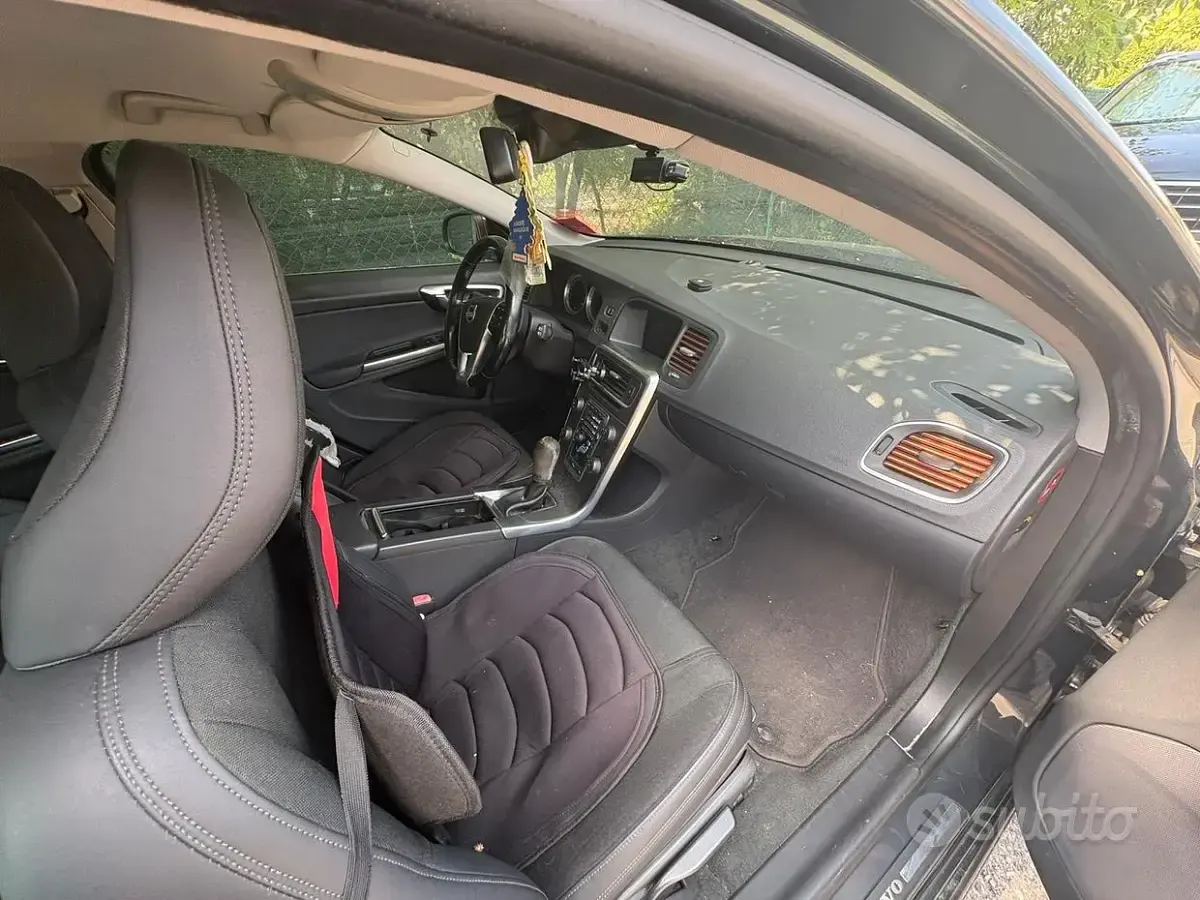 Usata Volvo V60 115 CV (84 kW) 2015 Grigio Station wagon
