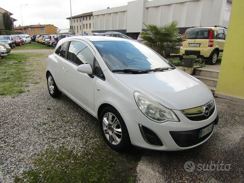 Usata Opel Corsa 85 CV (62 kW) 2011 Bianco Utilitaria