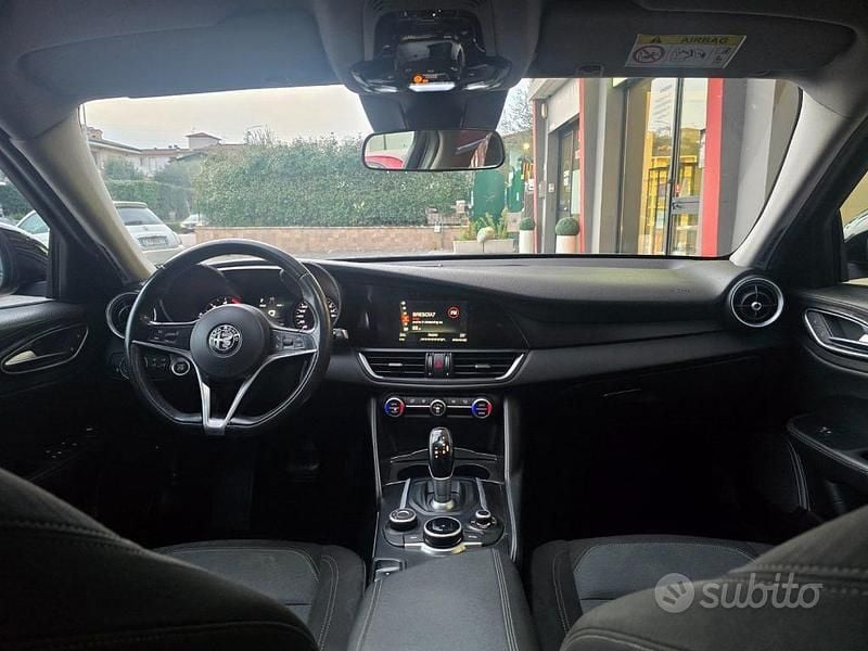 Usata Alfa Romeo Giulia 150 CV (110 kW) 2017 Grigio Berlina