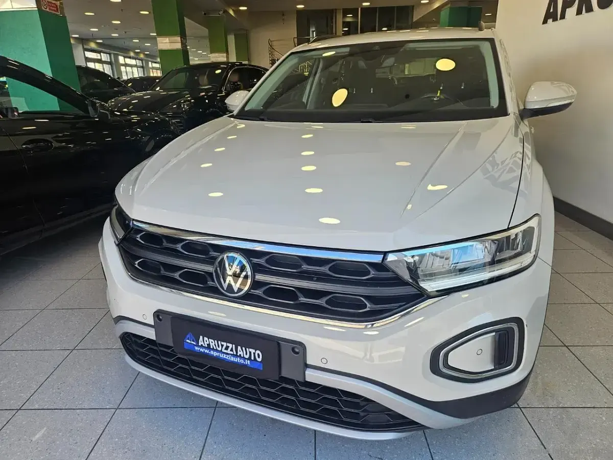 Usata VW T-Roc Life 116 CV (85 kW) 2023 Beige SUV