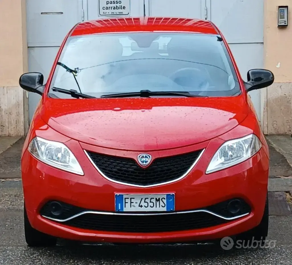 Usata Lancia Ypsilon 69 CV (50 kW) 2016 Rosso Utilitaria