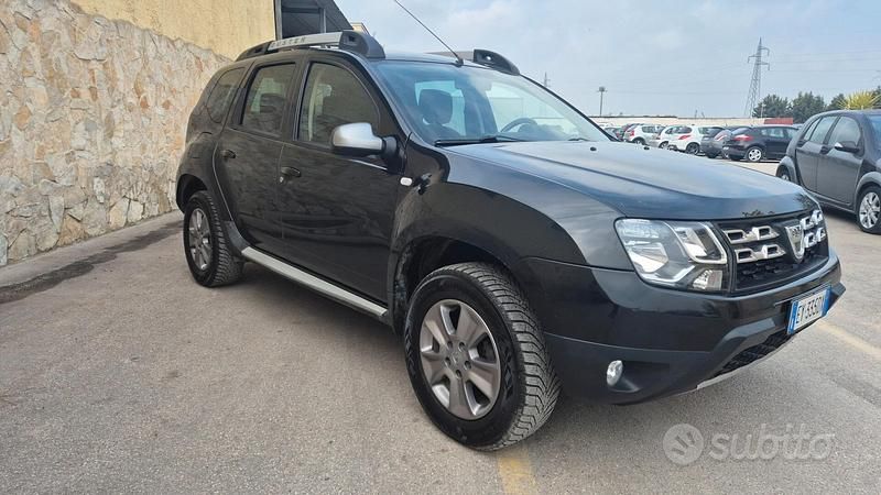 Usata Dacia Duster Lauréate 110 CV (80 kW) 2015 Nero SUV