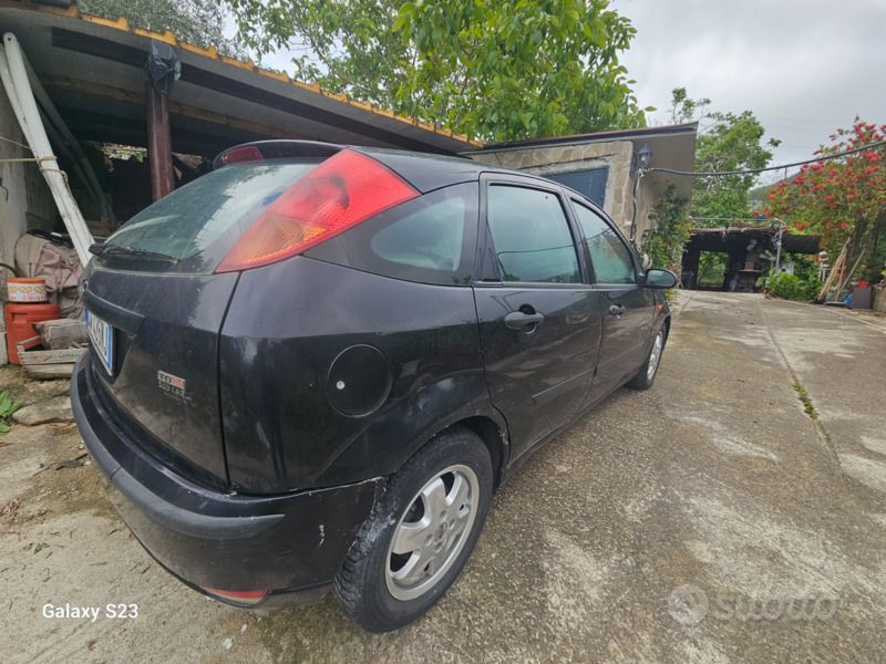 Usata Ford Focus 116 CV (85 kW) 2002 Nero Berlina