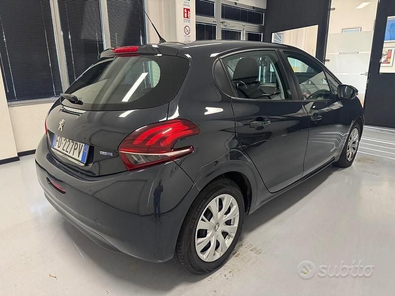 Usata Peugeot 208 Allure 75 CV (55 kW) 2016 Grigio scuro Utilitaria