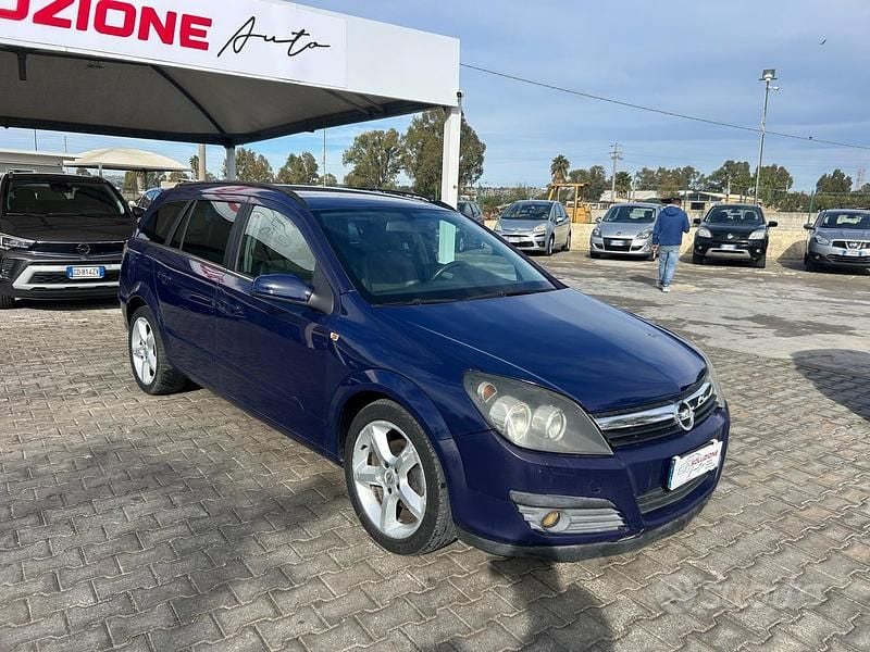 Usata Opel Astra Club 101 CV (74 kW) 2007 Blu Station wagon