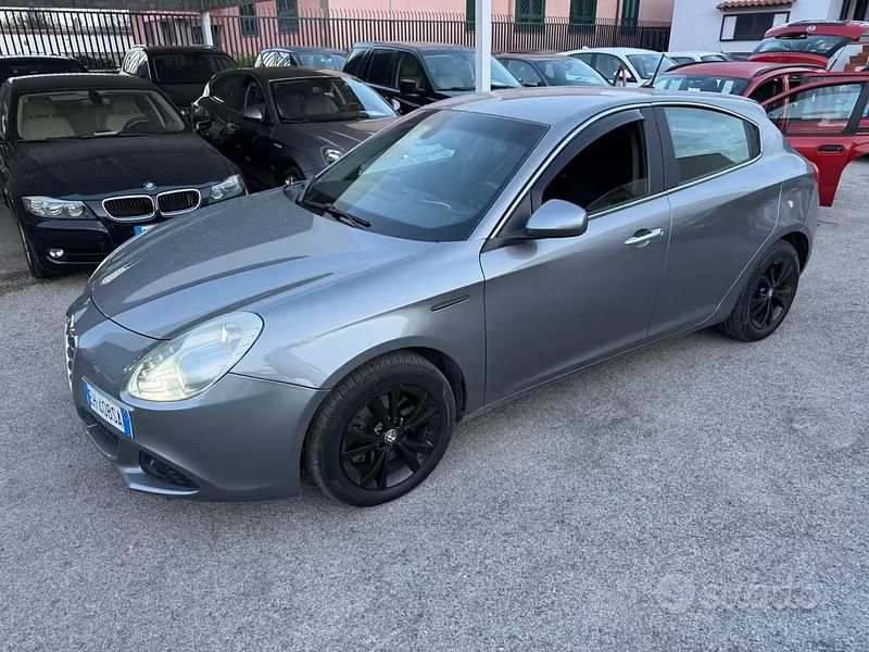 Usata Alfa Romeo Giulietta Distinctive 140 CV (102 kW) 2011 Grigio Utilitaria