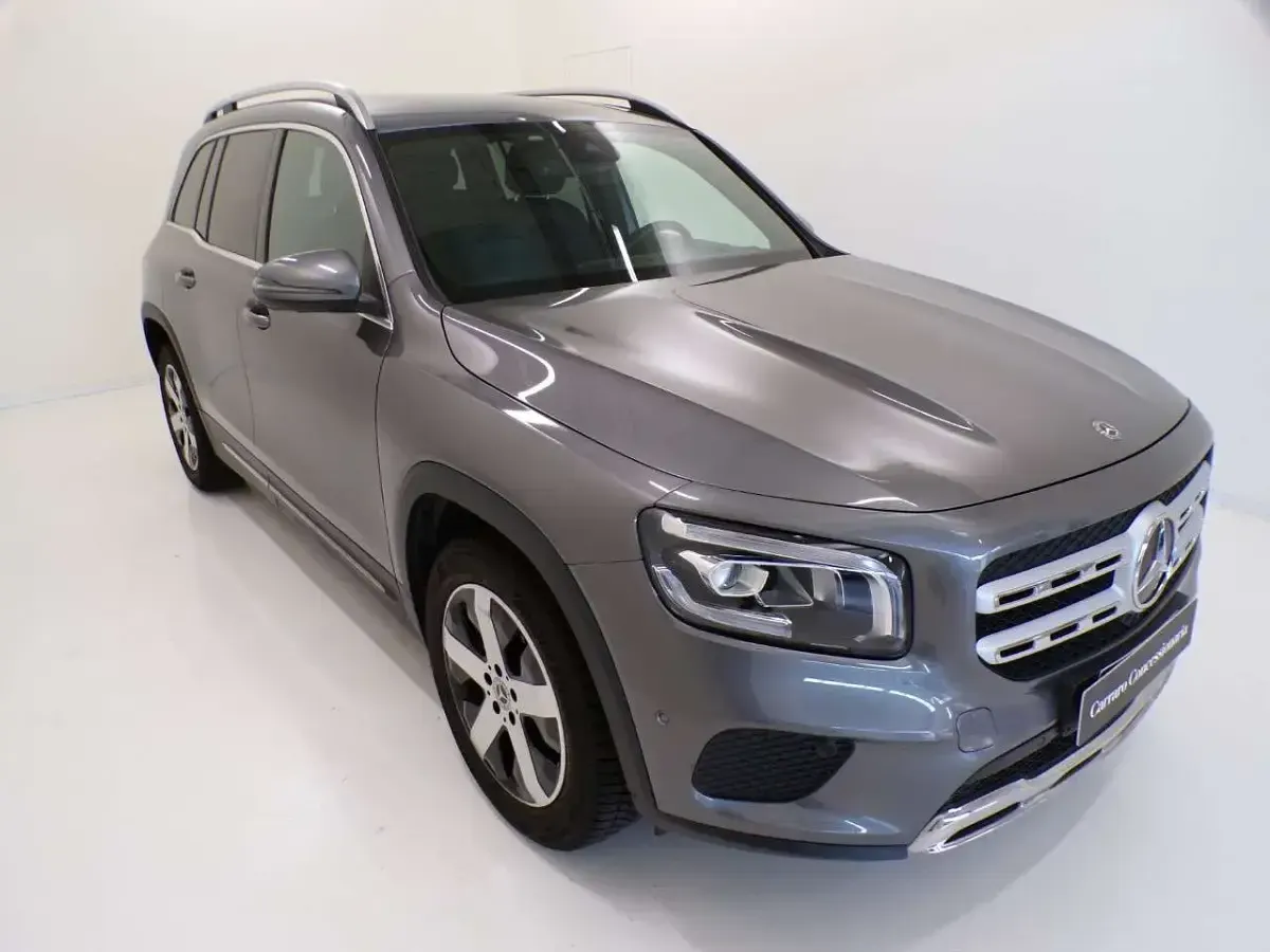 Usata Mercedes GLB200 150 CV (110 kW) 2020 Grigio montagna SUV
