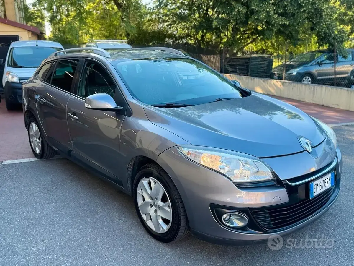 Usata Renault Mégane GrandTour 110 CV (80 kW) 2012 Grigio Station wagon