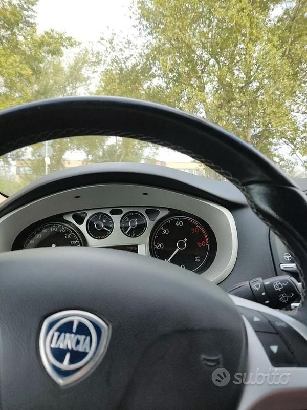 Usata Lancia Delta 120 CV (88 kW) 2010 Grigio Utilitaria