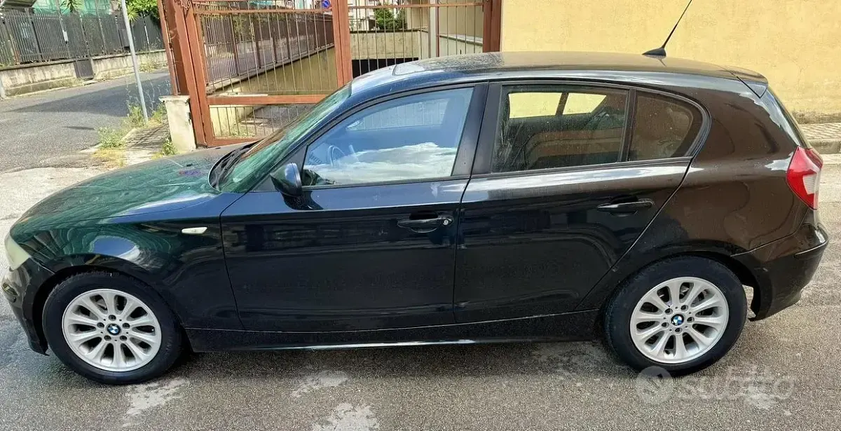 Usata BMW 118 122 CV (89 kW) 2006 Nero Utilitaria
