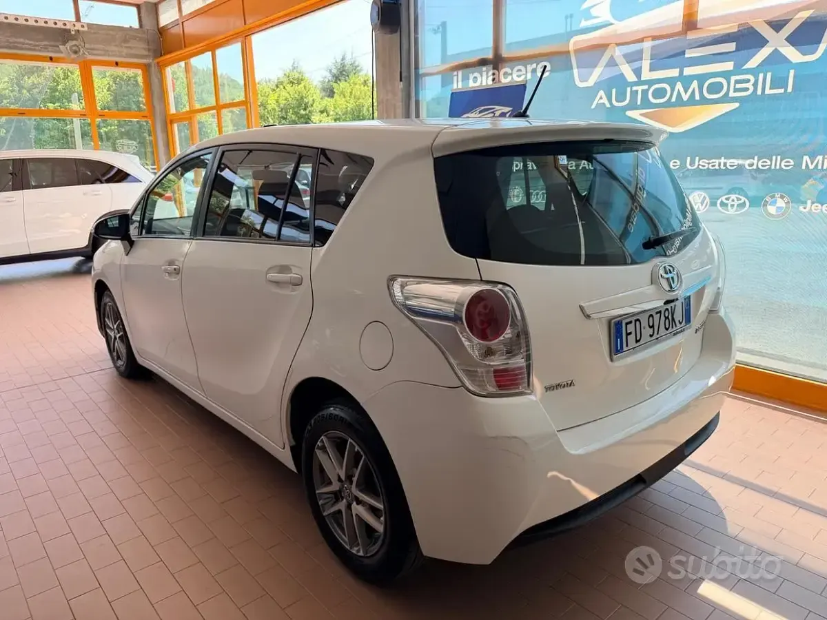 Usata Toyota Verso 111 CV (81 kW) 2016 Bianco Monovolume