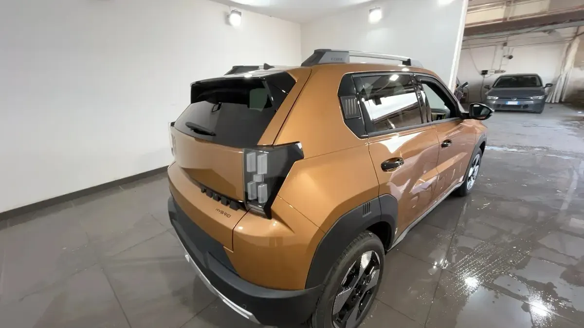 Nuova Fiat Grande Panda La Prima 100 CV (73 kW) 2026 724bronzo luna Utilitaria