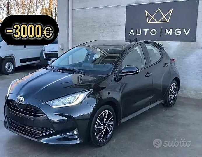 Usata Toyota Yaris Trend 72 CV (52 kW) 2022 Grigio Utilitaria