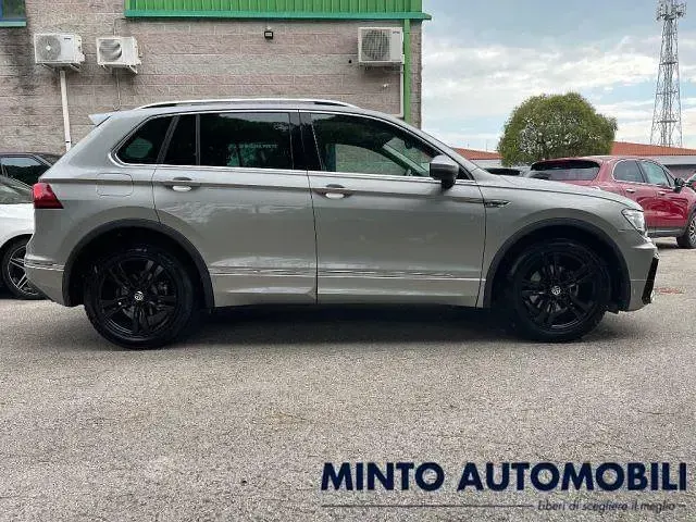 Usata VW Tiguan R-line 125 CV (91 kW) 2018 Grigio SUV