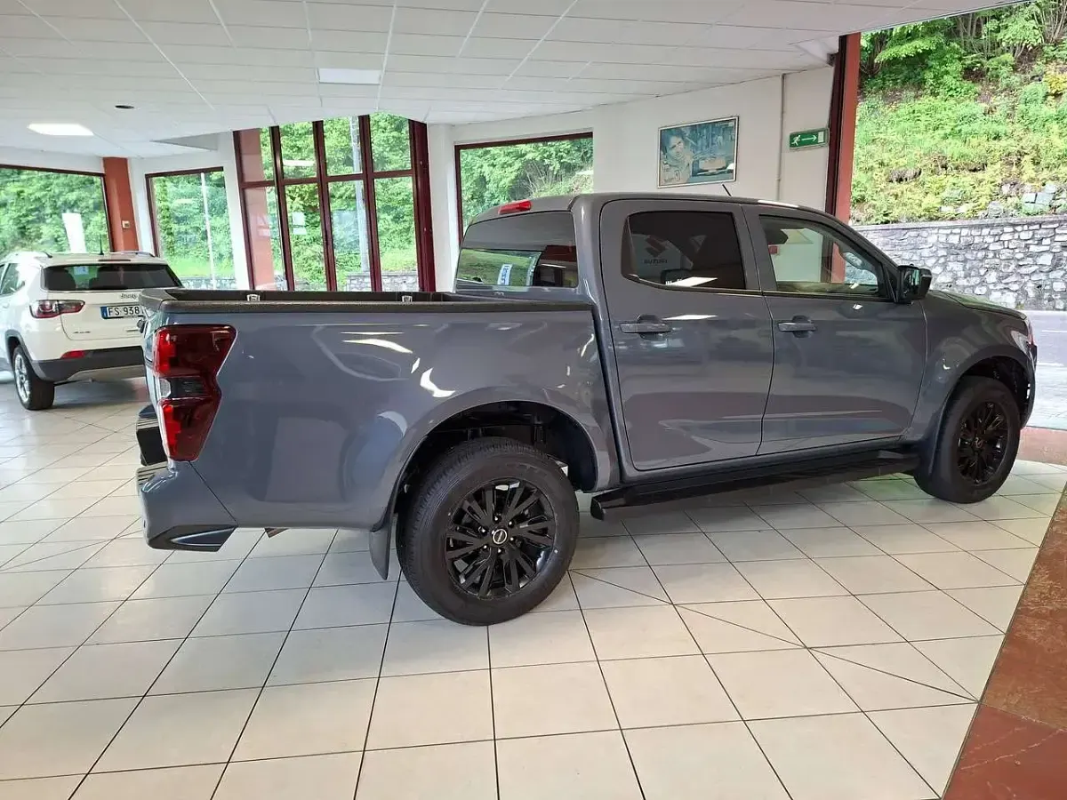 Nuova Isuzu D-Max 163 CV (119 kW) 2026 Islay gray Pick-up