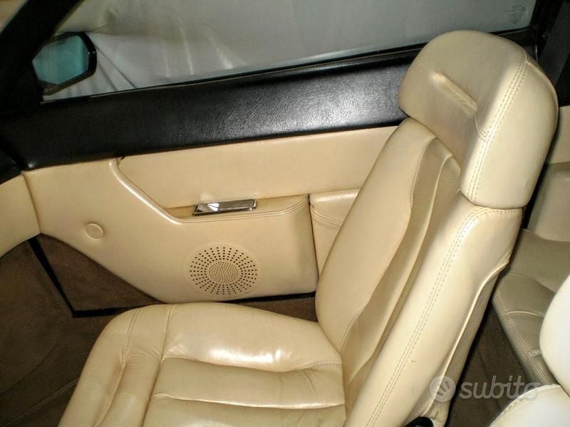 Usata Ferrari Mondial 240 CV (176 kW) 1983 Rosso Coupé