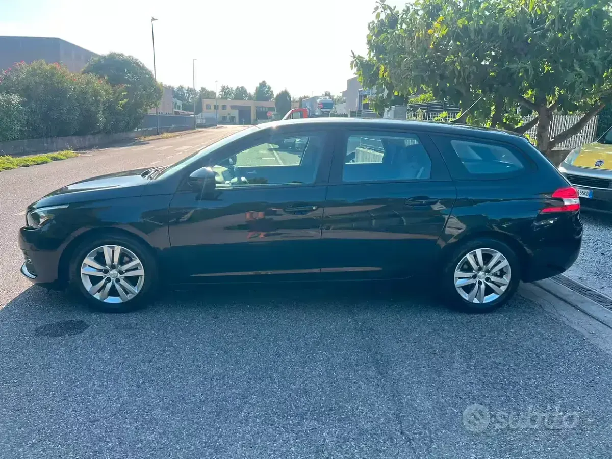 Usata Peugeot 308 Active 102 CV (75 kW) 2020 Nero Station wagon