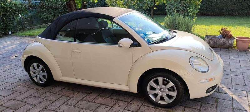 Usata VW New Beetle 102 CV (75 kW) 2006 Giallo Utilitaria