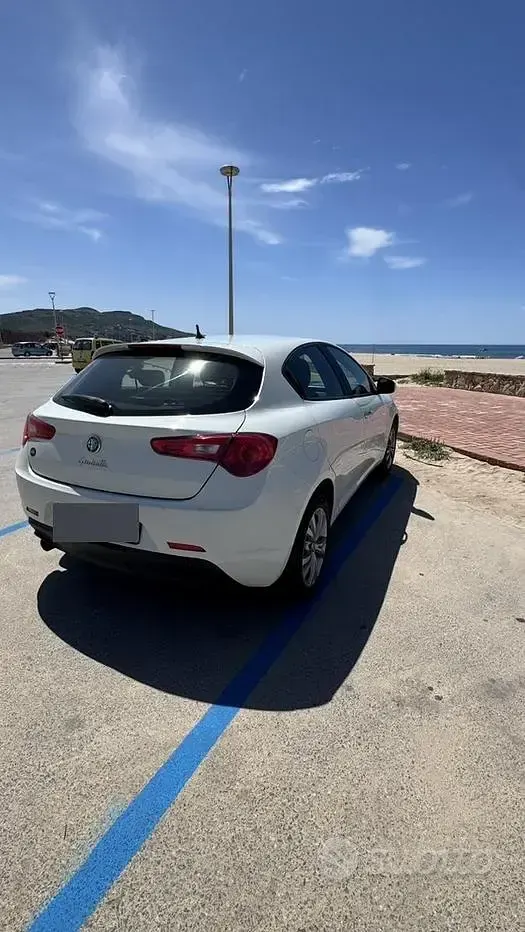 Usata Alfa Romeo Giulietta 105 CV (77 kW) 2014 Bianco Utilitaria