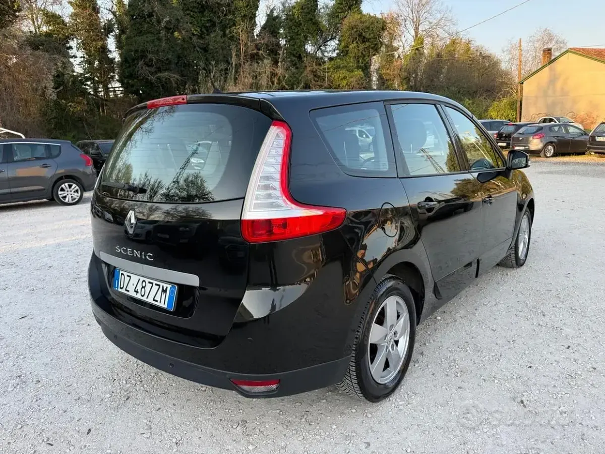 Usata Renault Grand Scénic 110 CV (80 kW) 2010 Marrone Monovolume