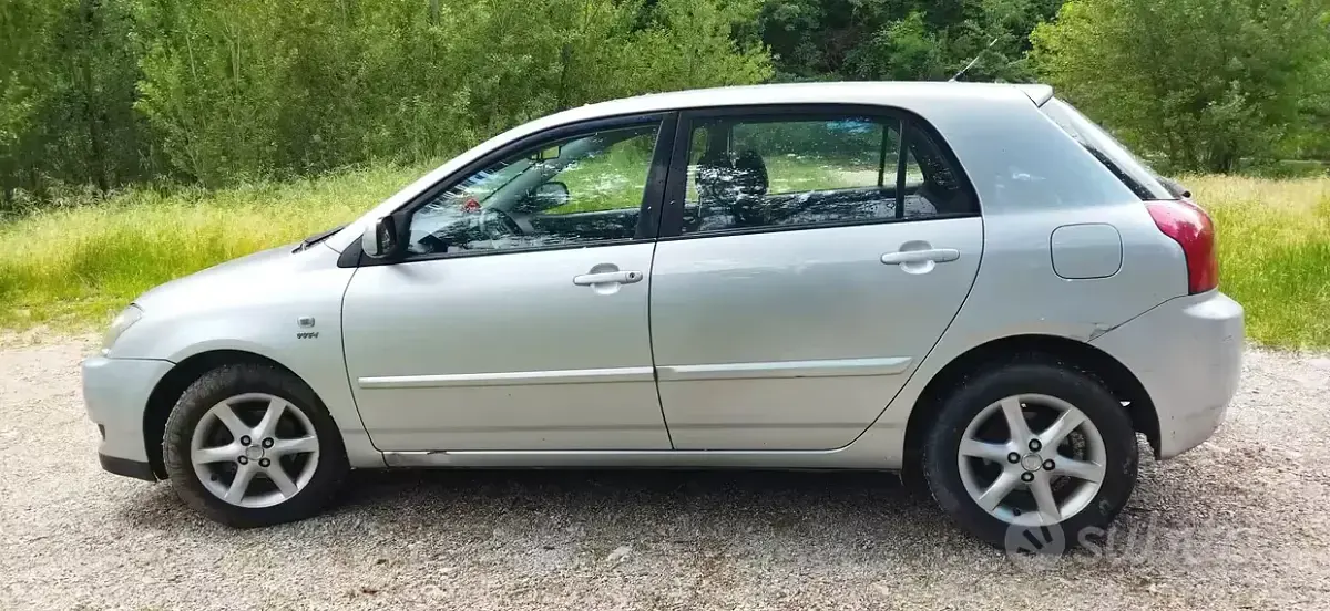 Usata Toyota Corolla 97 CV (71 kW) 2003 Grigio Berlina