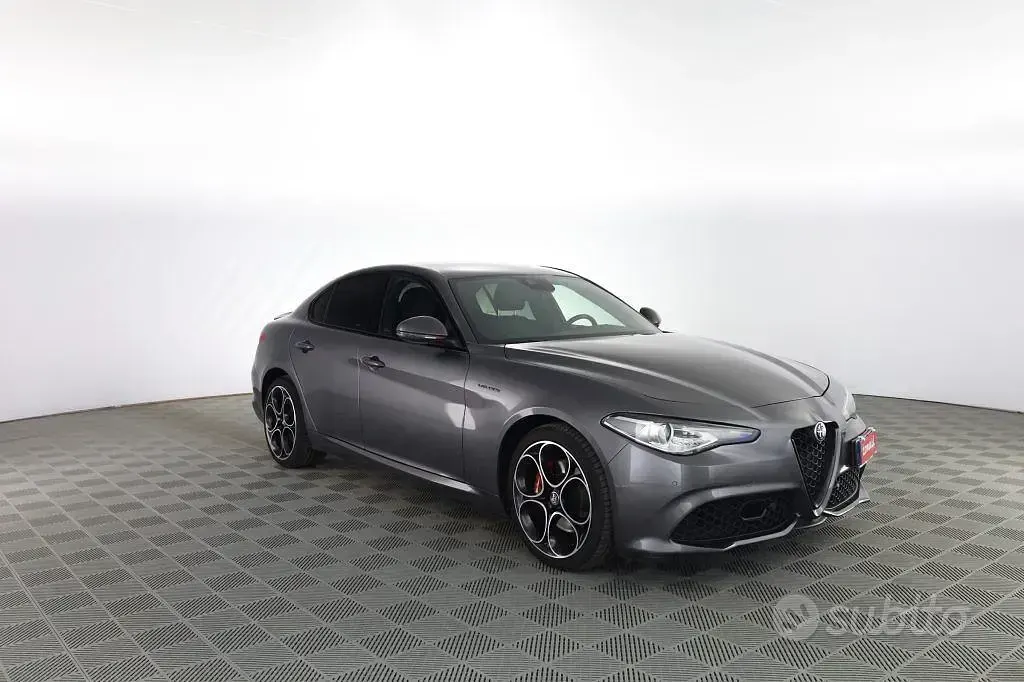 Usata Alfa Romeo Giulia Veloce 211 CV (155 kW) 2020 Grigio vesuvio Berlina