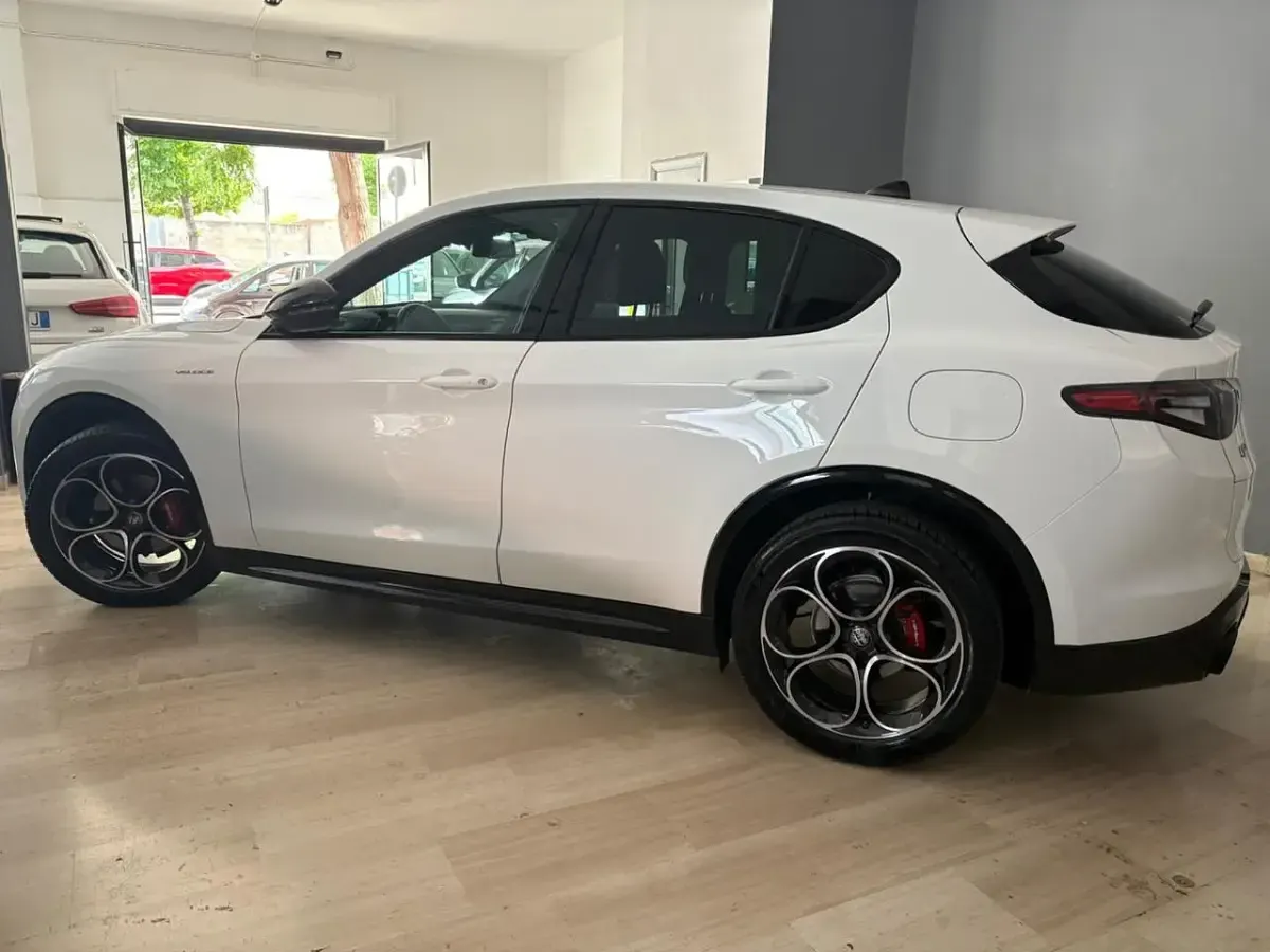 Usata Alfa Romeo Stelvio Veloce 209 CV (153 kW) 2024 Bianco SUV