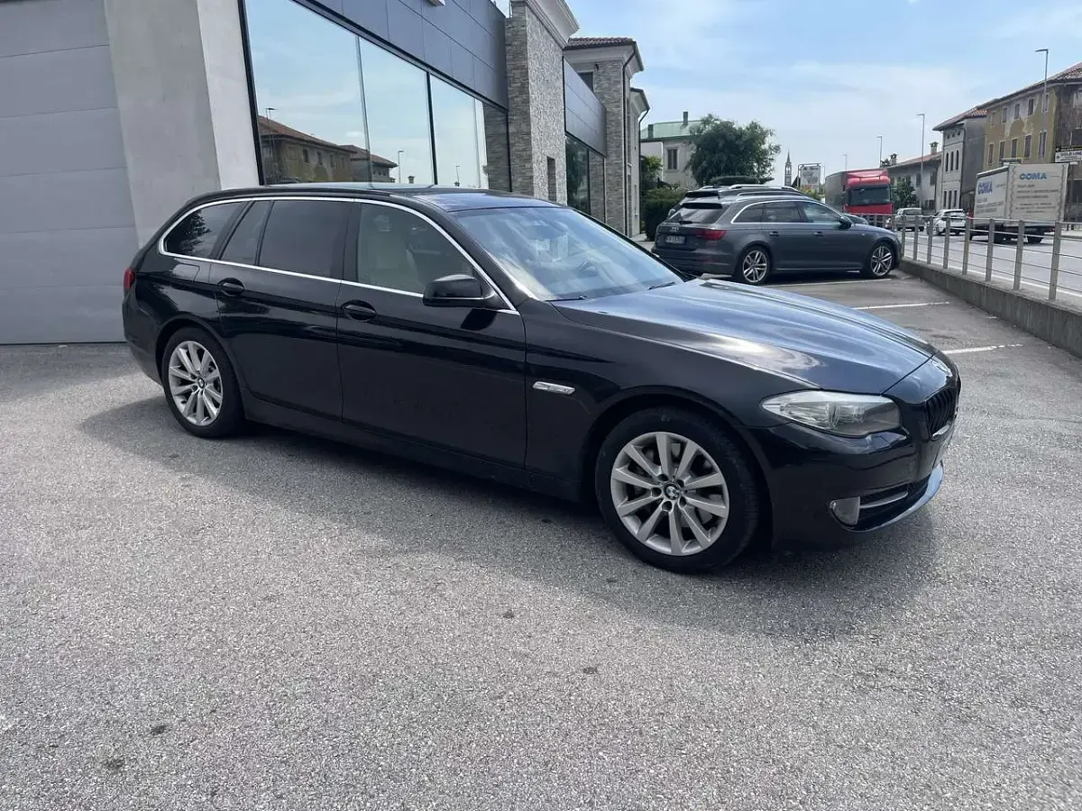Usata BMW 525 218 CV (160 kW) 2012 Nero Station wagon