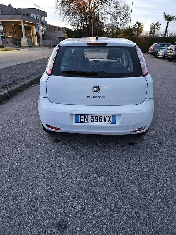 Usata Fiat Grande Punto 77 CV (56 kW) 2012 Bianco Utilitaria