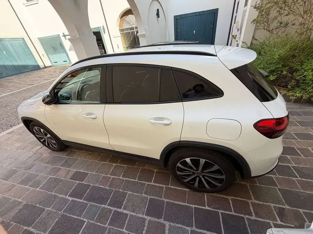 Usata Mercedes GLA200 150 CV (110 kW) 2021 Bianco SUV