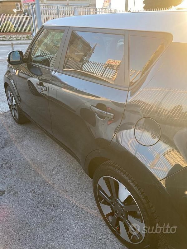 Usata Kia Soul 135 CV (99 kW) 2017 Blu SUV