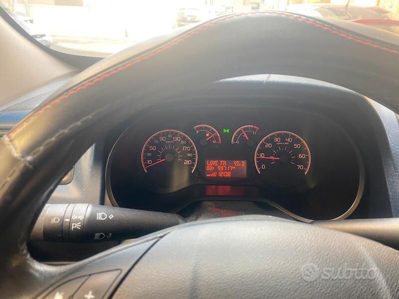 Usata Fiat Doblò 120 CV (88 kW) 2013 Grigio Monovolume