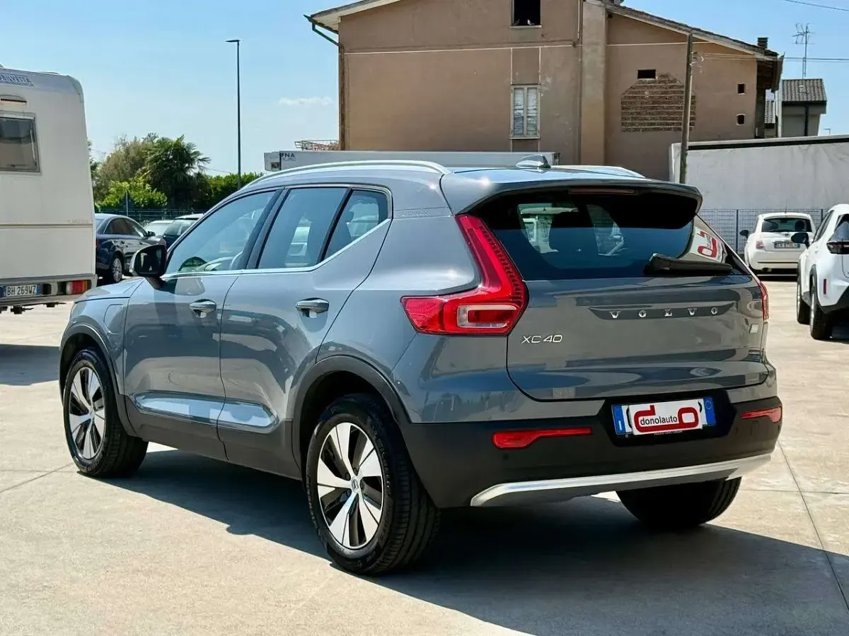Usata Volvo XC40 Core 129 CV (94 kW) 2023 Thunder grey metallizzato SUV