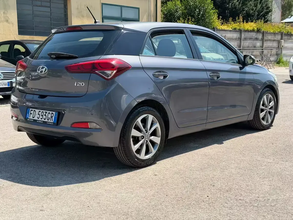 Usata Hyundai i20 Style 84 CV (61 kW) 2016 Grigio Berlina