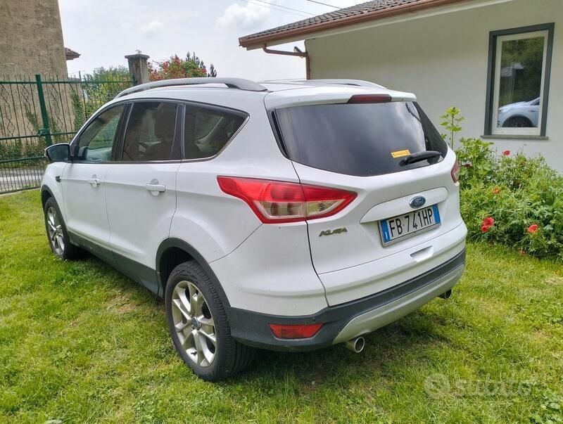 Usata Ford Kuga 150 CV (110 kW) 2015 Bianco SUV