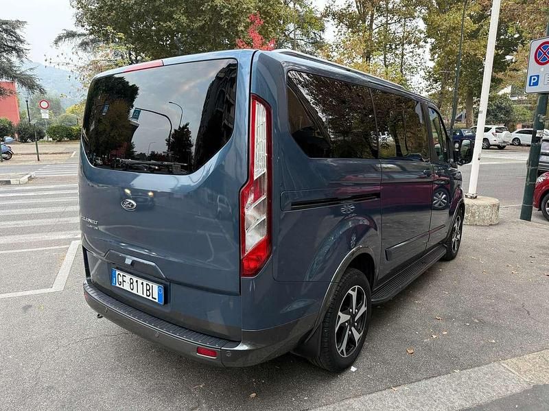 Usata Ford Tourneo Active 185 CV (136 kW) 2021 Blu/azzurro Monovolume