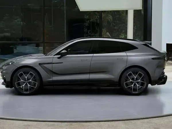 Nuova Aston Martin DBX 707 707 CV (519 kW) 2026 Magnetic silver SUV