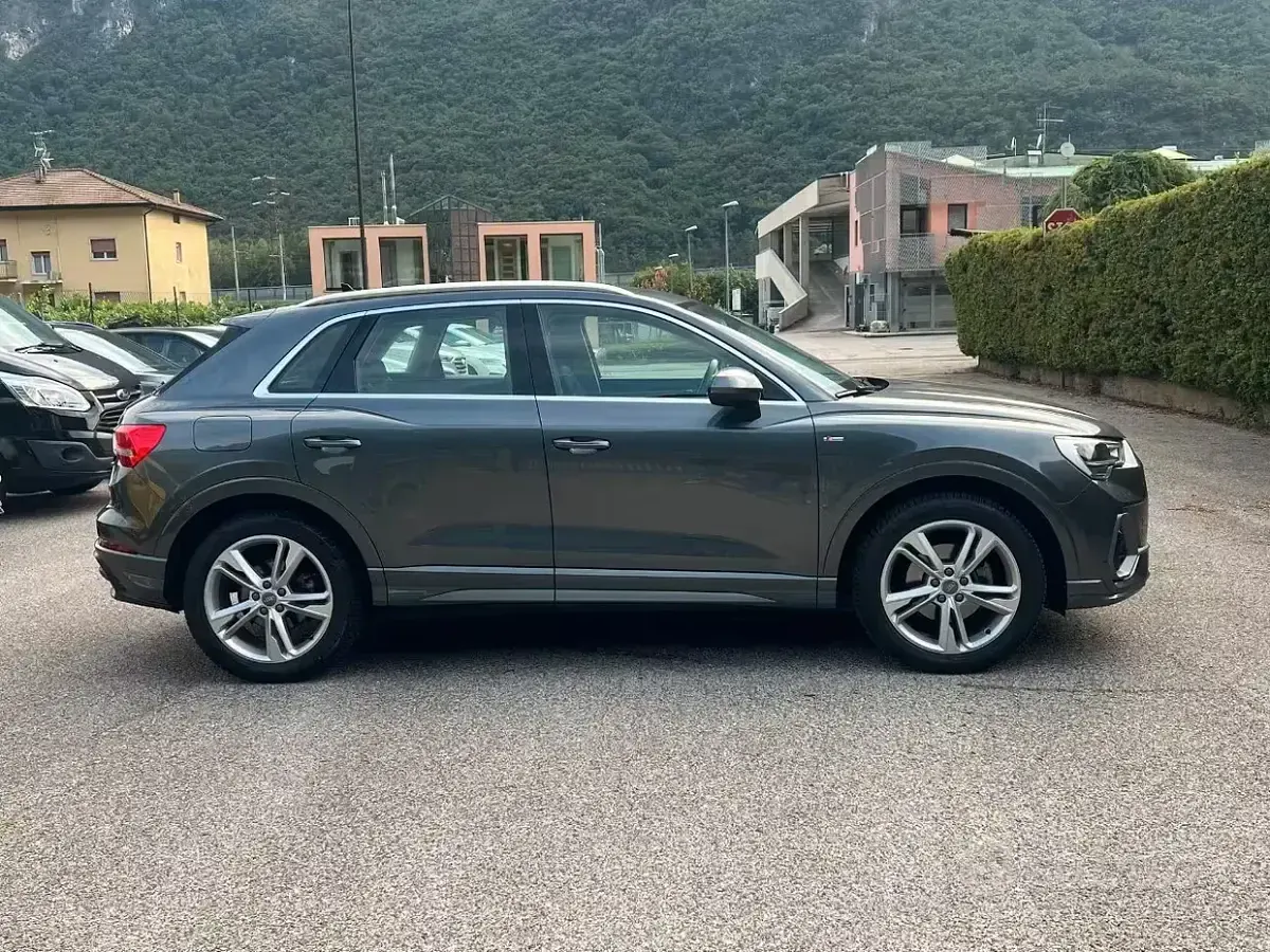 Usata Audi Q3 Ambiente 150 CV (110 kW) 2020 Grigio SUV