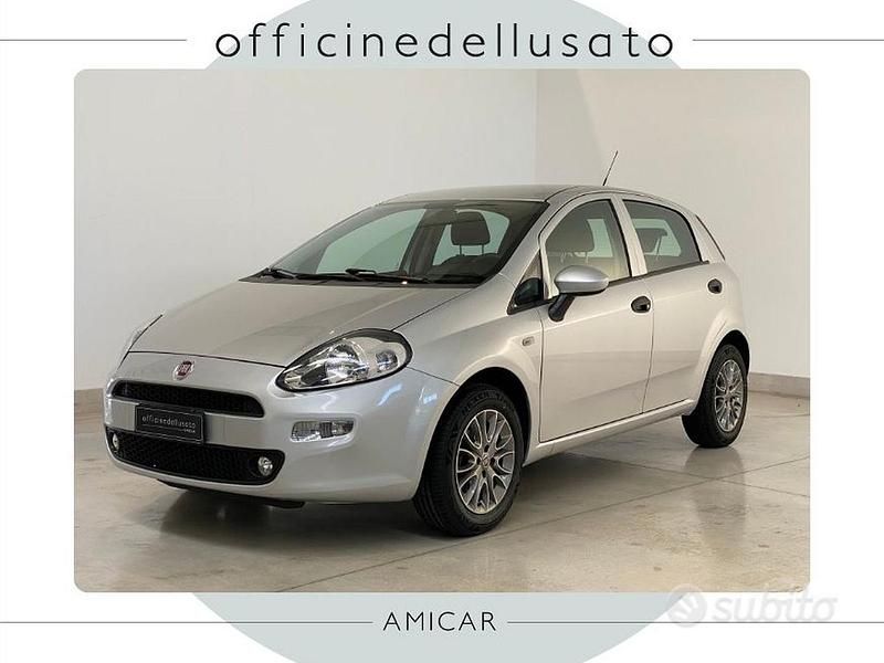 Argento Usata 2017 Fiat Punto Lounge Tre volumi | 8900 € (Cara) - Immagine 1/4