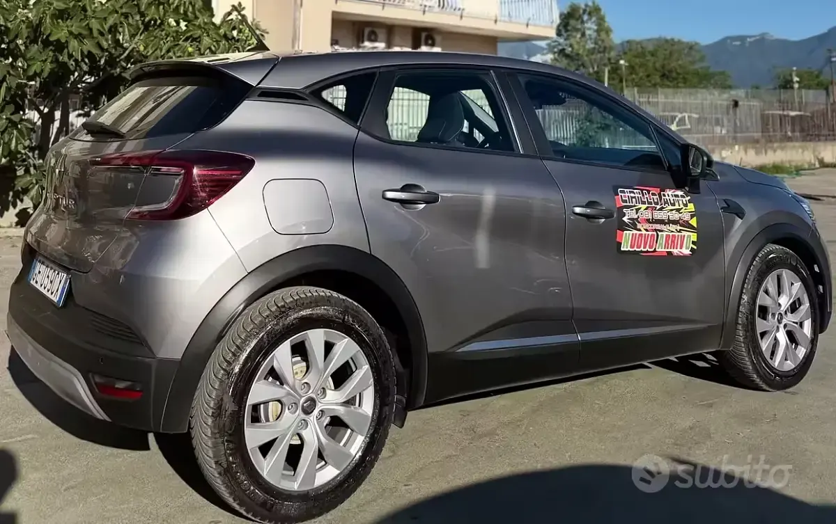 Usata Renault Captur 116 CV (85 kW) 2021 Grigio SUV