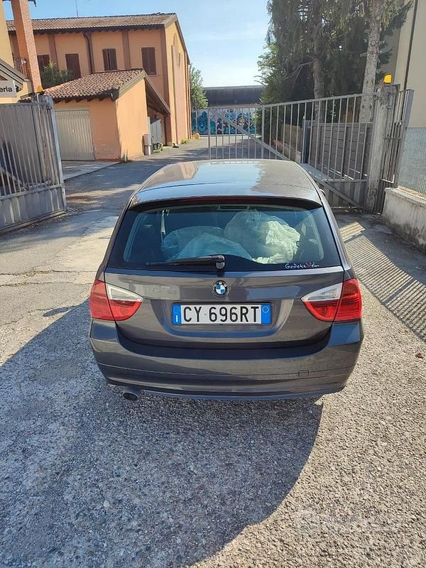 Usata BMW 320 163 CV (119 kW) 2005 Grigio Station wagon