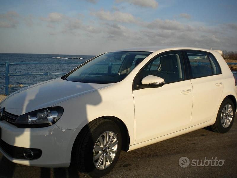 Usata VW Golf VI 102 CV (75 kW) 2012 Bianco Utilitaria