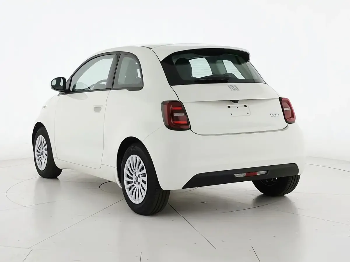 Käytetty Fiat 500e 42 kW (58 HP) 2025 Valkoinen Sedan