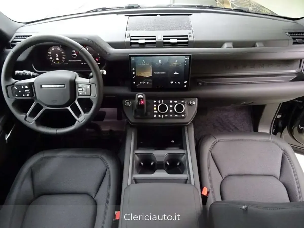 Nuova Land Rover Defender SE Dynamic 200 CV (147 kW) 2025 Nero SUV