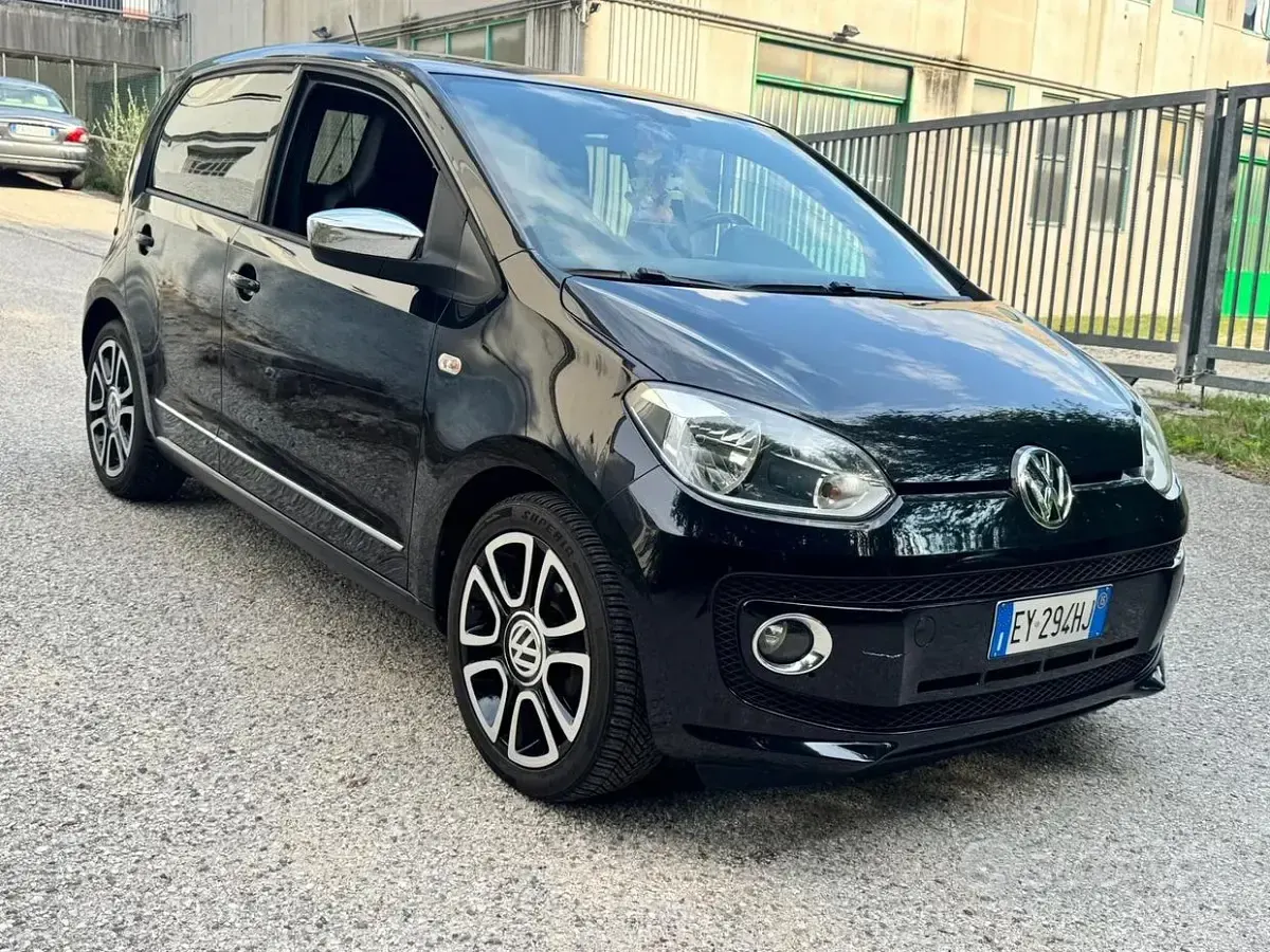 Usata VW up! 75 CV (55 kW) 2015 Nero Utilitaria