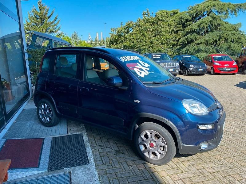 Usata Fiat Panda 4x4 S 85 CV (62 kW) 2016 Blu Utilitaria