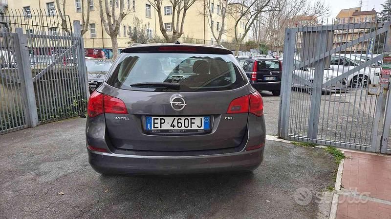 Usata Opel Astra 110 CV (80 kW) 2012 Grigio Station wagon