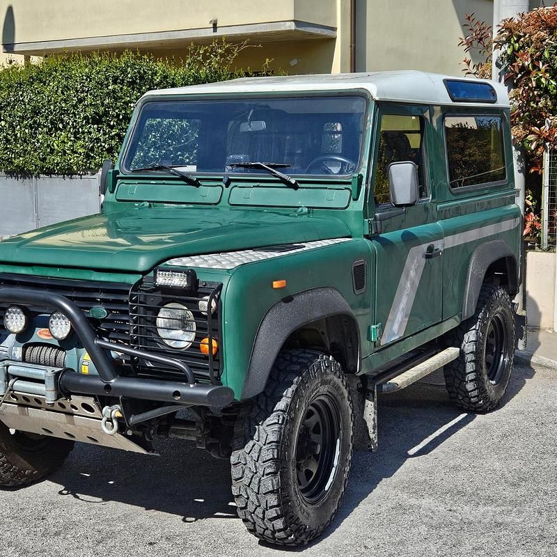 Usata Land Rover Defender 86 CV (63 kW) 1990 Verde SUV