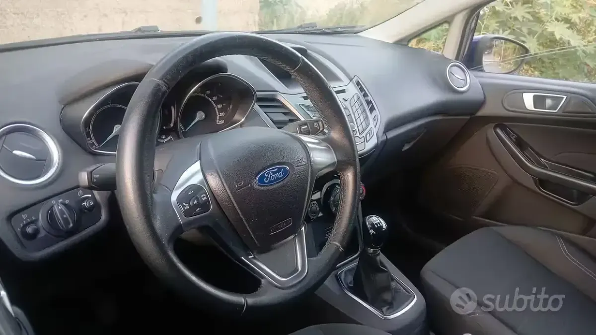 Usata Ford Fiesta 75 CV (55 kW) 2015 Bluazzurro Utilitaria